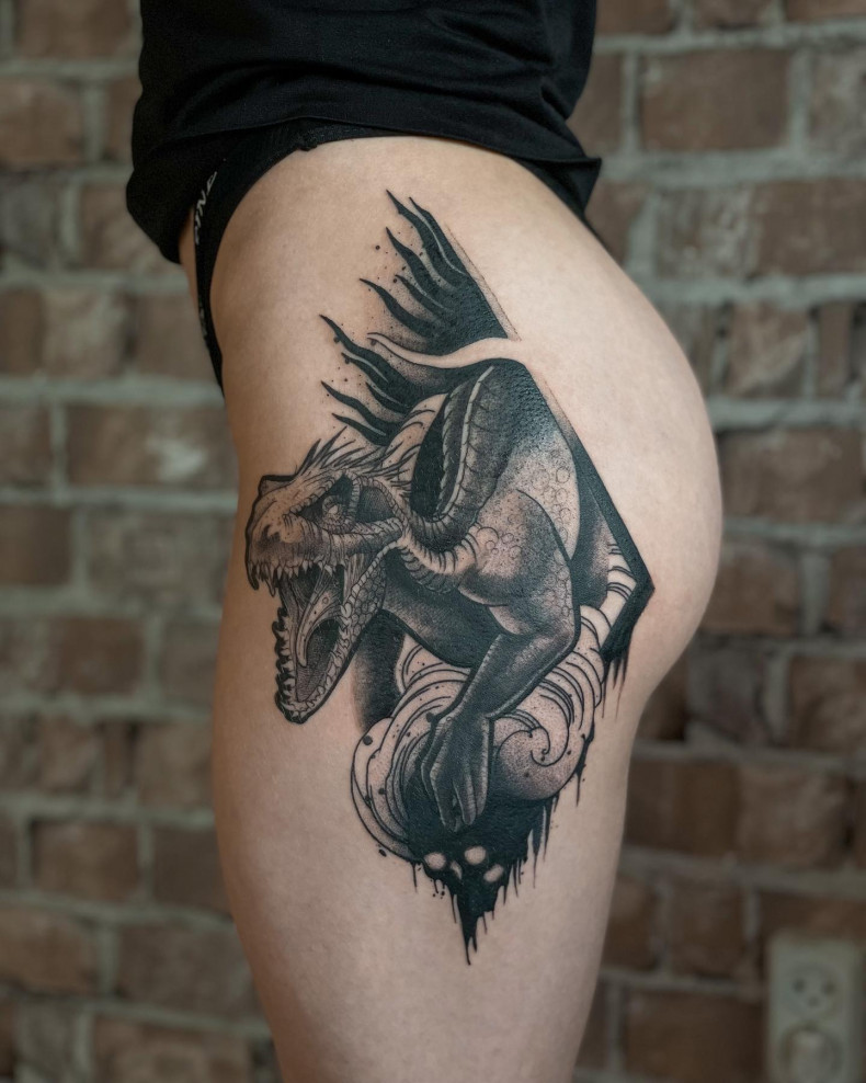 Dinozaur potwór na dupie, photo - Tatuażysta Barb Tattoo