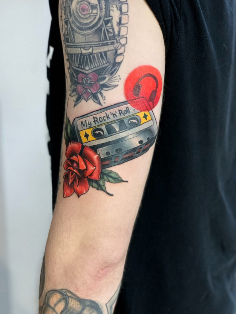 Cassette floral, photo - Tattoo Master Barb Tattoo