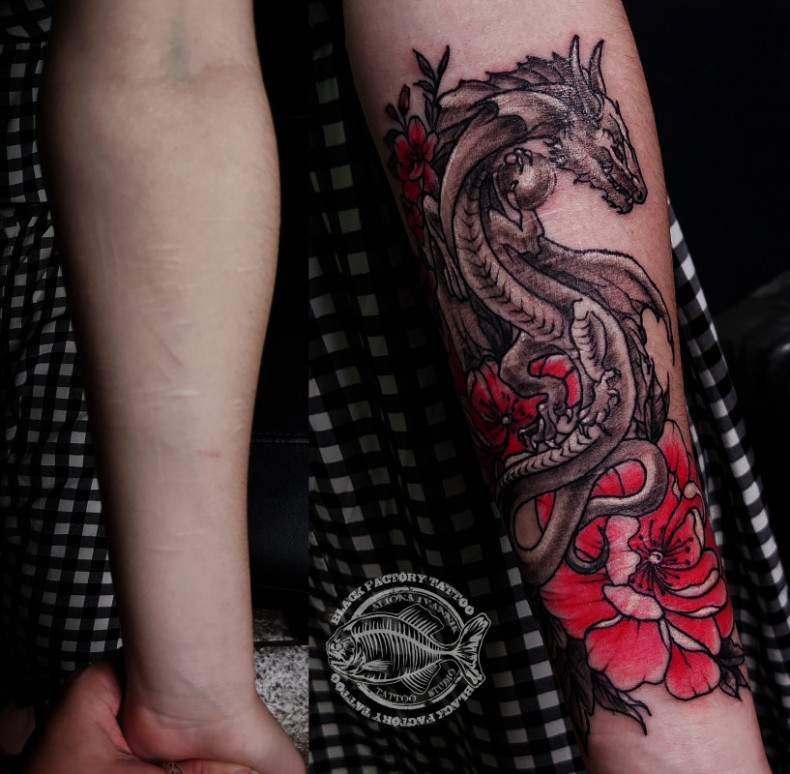 Drache Cool Blumen, photo - Tattoo-Meister Barb Tattoo