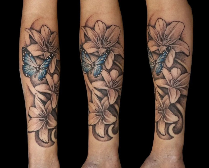 Lily floral, photo - Tattoo Master Barb Tattoo