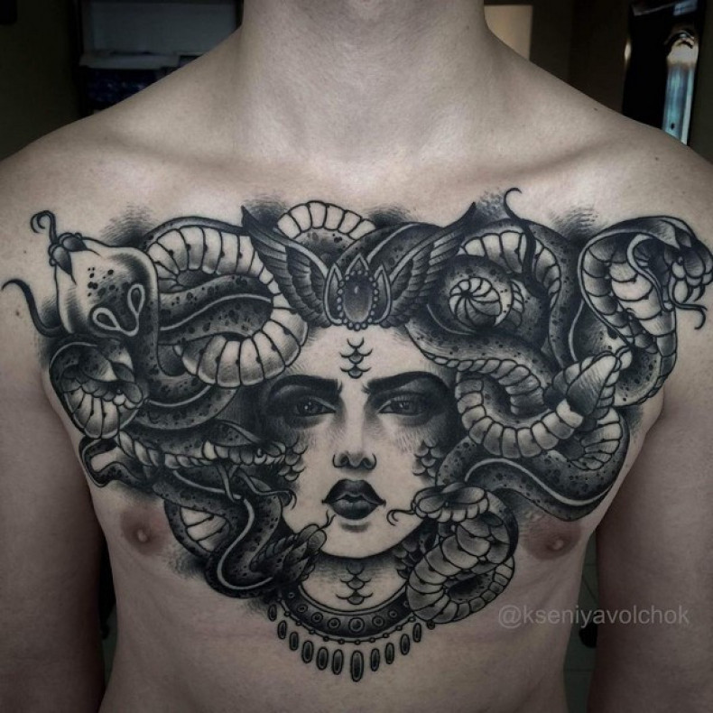 Горгона на груди, photo - Тату мастер Barb Tattoo