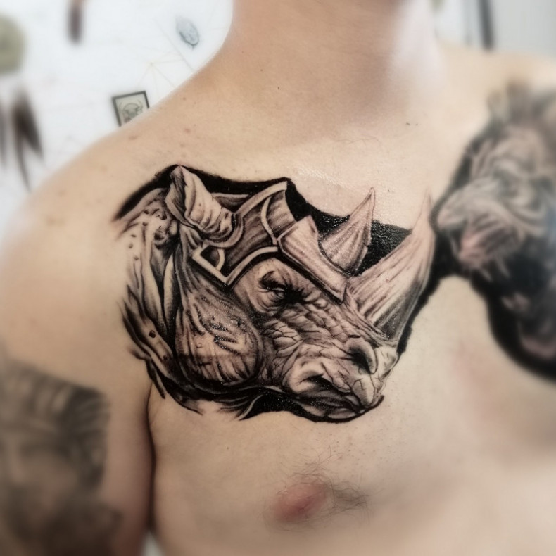 Klatka piersiowa nosorożec, photo - Tatuażysta Barb Tattoo