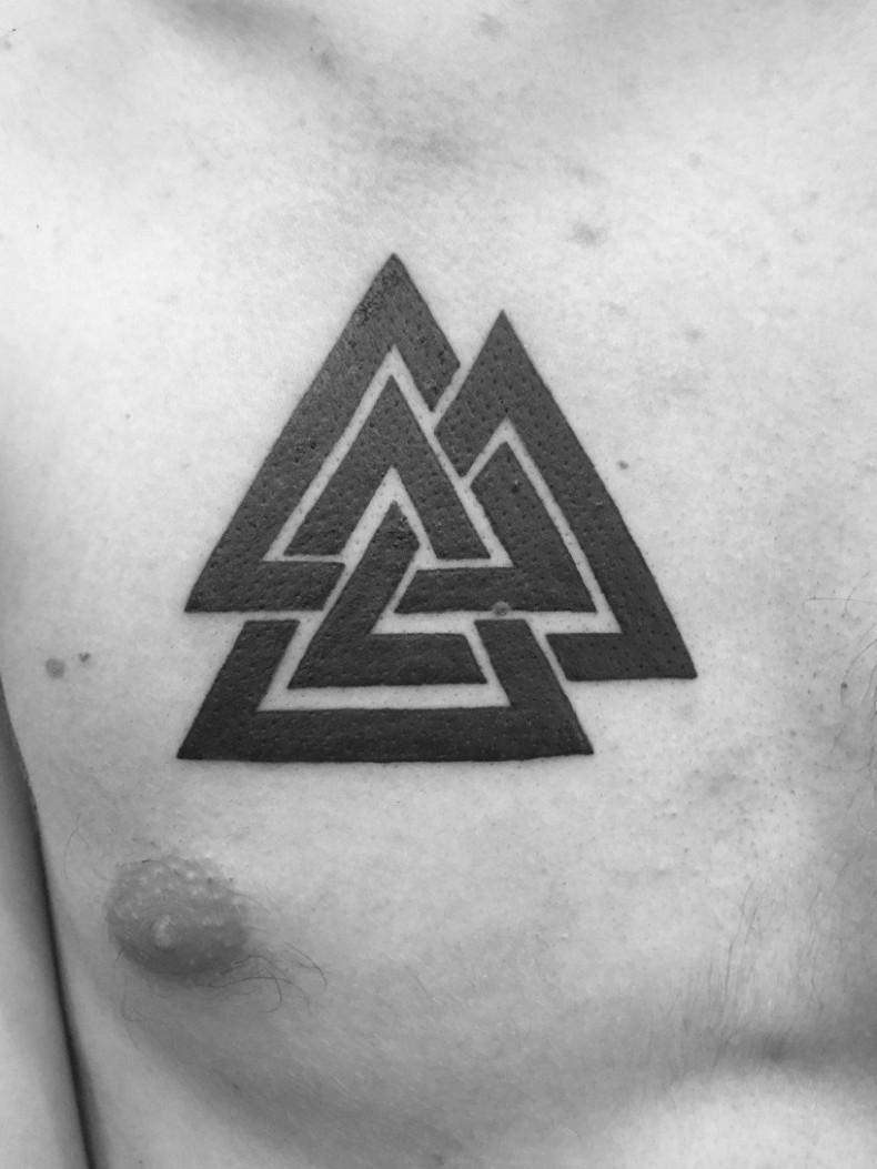 Valknut chest triangle, photo - Tattoo Master Barb Tattoo