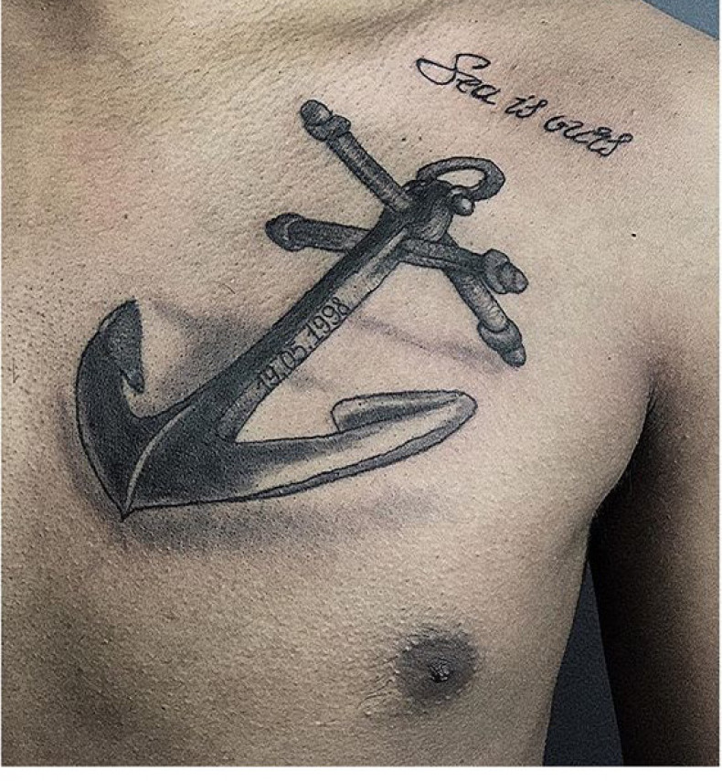 Chest anchor, photo - Tattoo Master Barb Tattoo