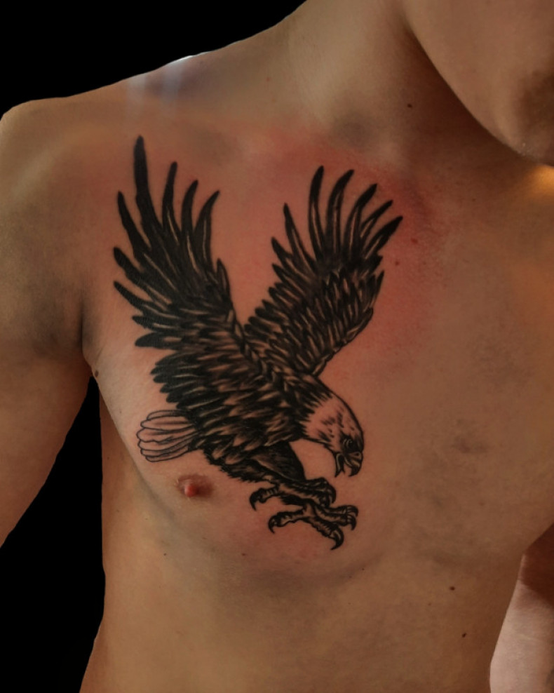 Dotwork chest old school, photo - Tattoo Master Barb Tattoo