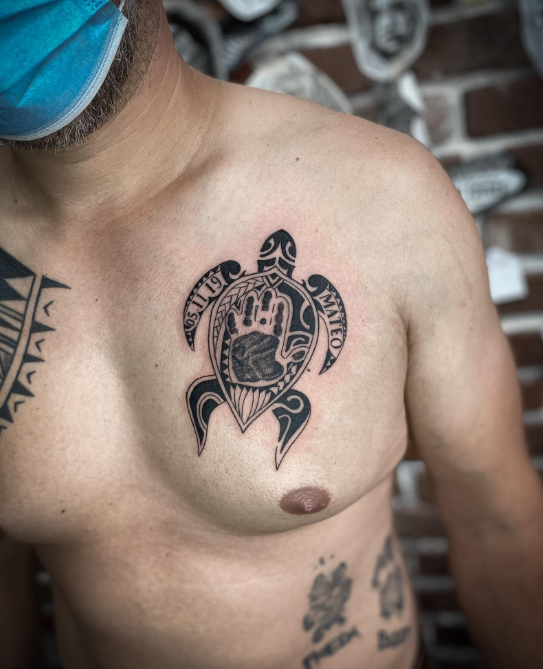 Chest polynesian turtle, photo - Tattoo Master Barb Tattoo