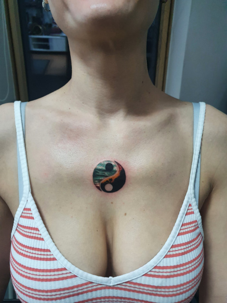 Jin jang klatka piersiowa, photo - Tatuażysta Barb Tattoo