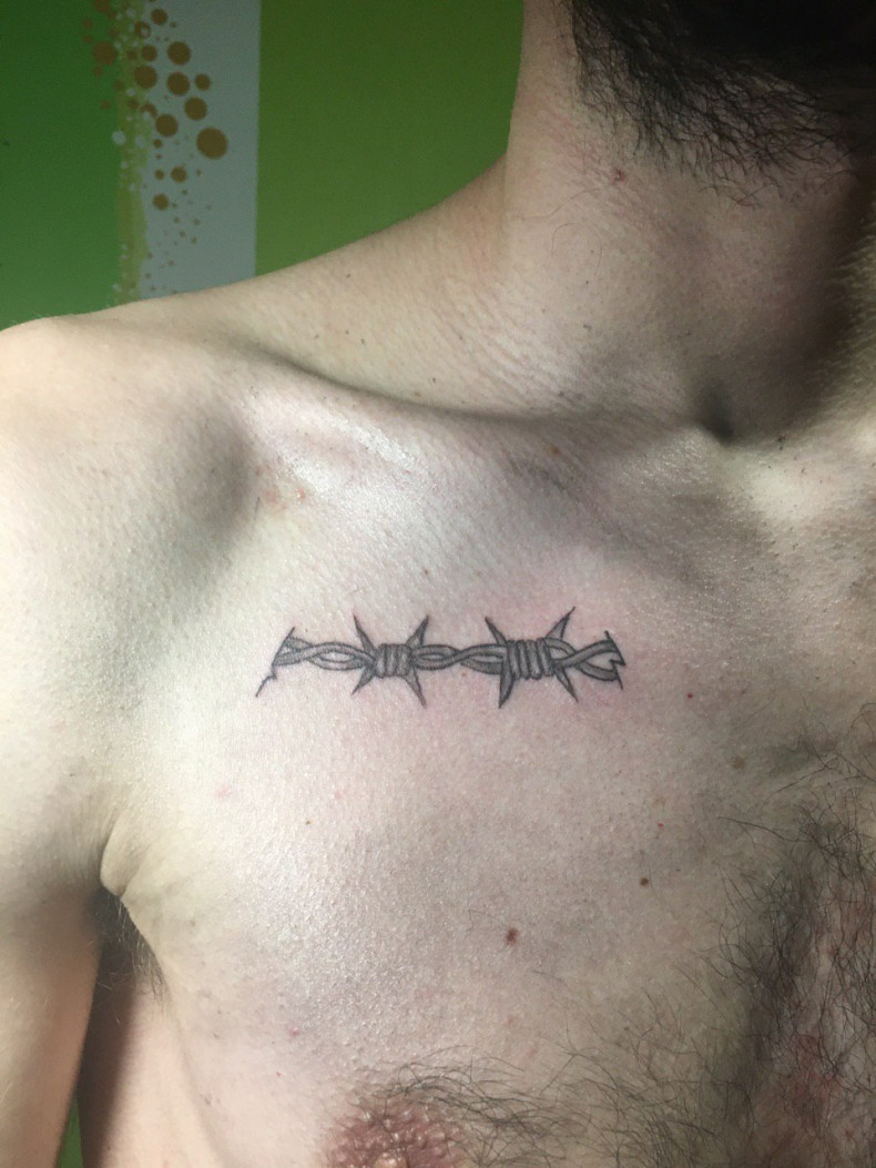 Drut kolczasty klatka piersiowa, photo - Tatuażysta Barb Tattoo