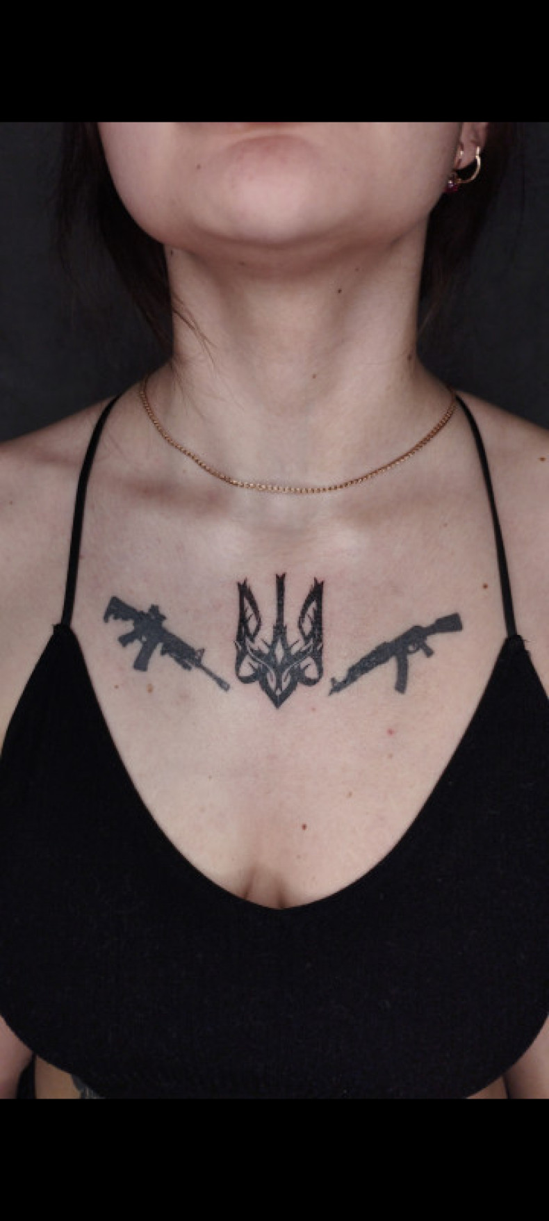 Karabin wojskowy godło Ukrainy, photo - Tatuażysta Barb Tattoo