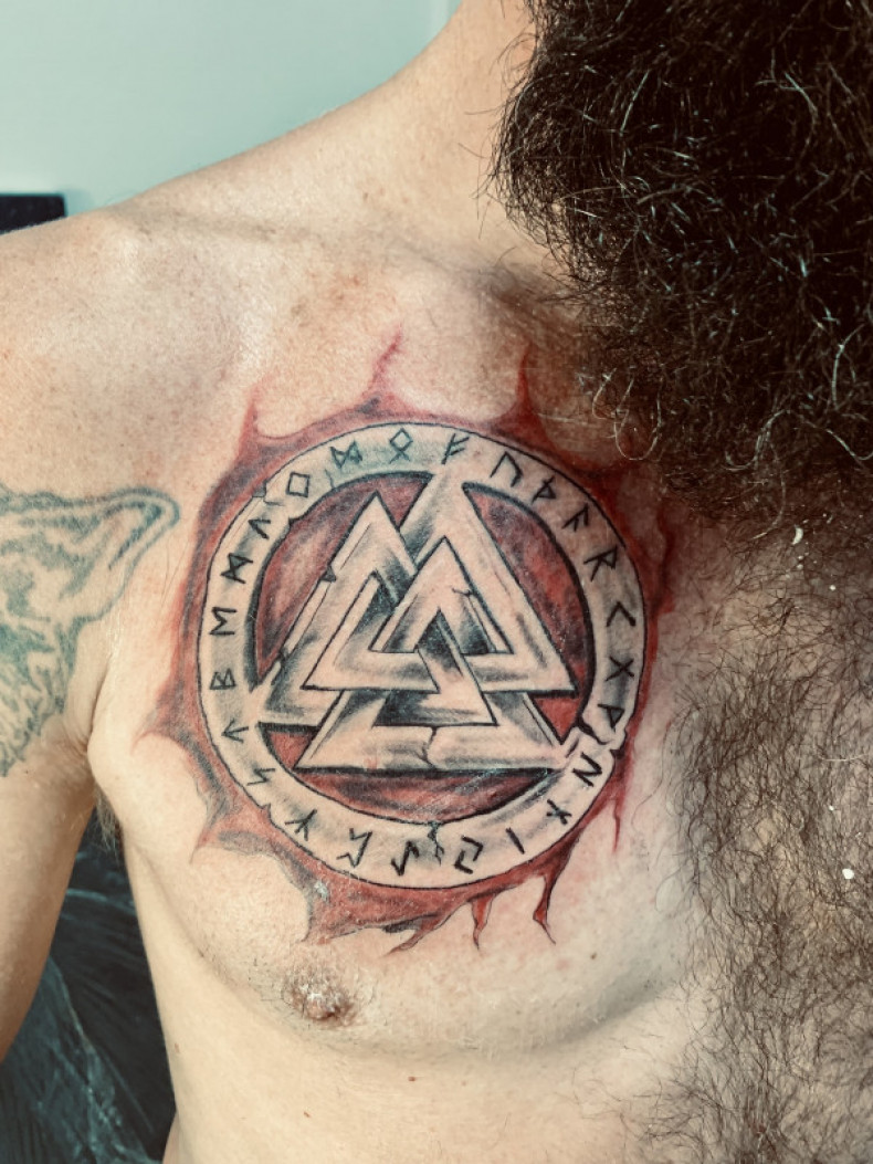 Valknut chest, photo - Tattoo Master Barb Tattoo