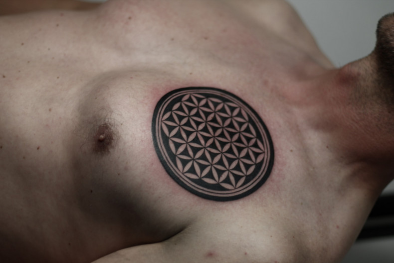 Graphic chest flower of life, photo - Tattoo Master Barb Tattoo