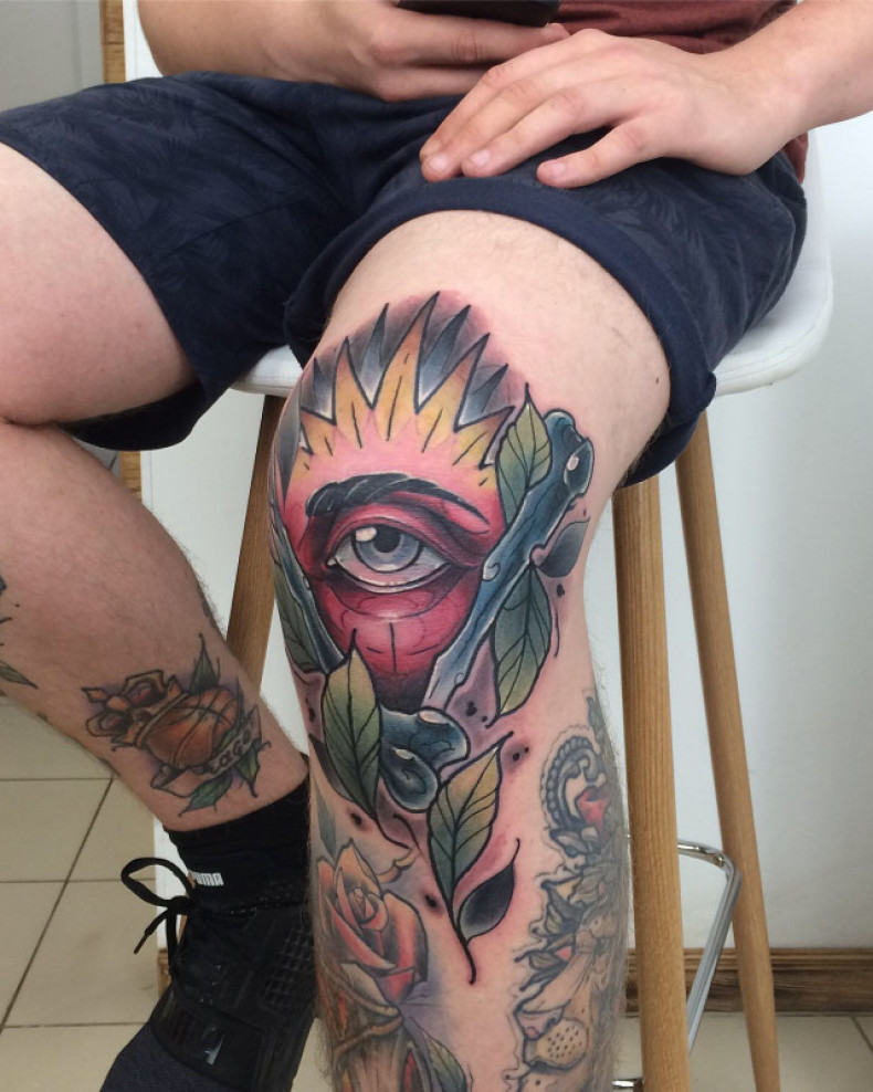 Neotraditionelles allsehendes Auge nach einer Skizze auf Bestellung, photo - Tattoo-Meister Barb Tattoo