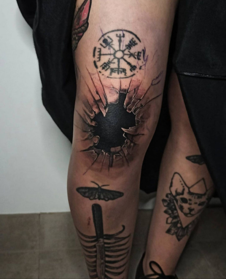 Agishyalm blackwork moth, photo - Tattoo Master Barb Tattoo