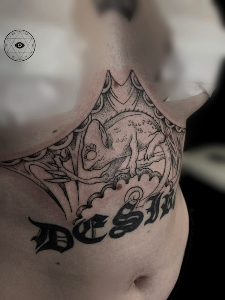 Unter der Brust Chamäleon, photo - Tattoo-Meister Barb Tattoo