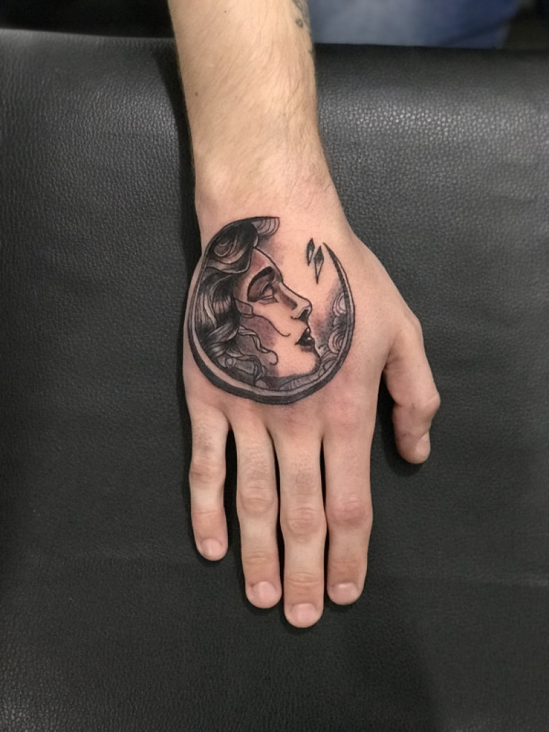 Circle hand, photo - Tattoo Master Barb Tattoo