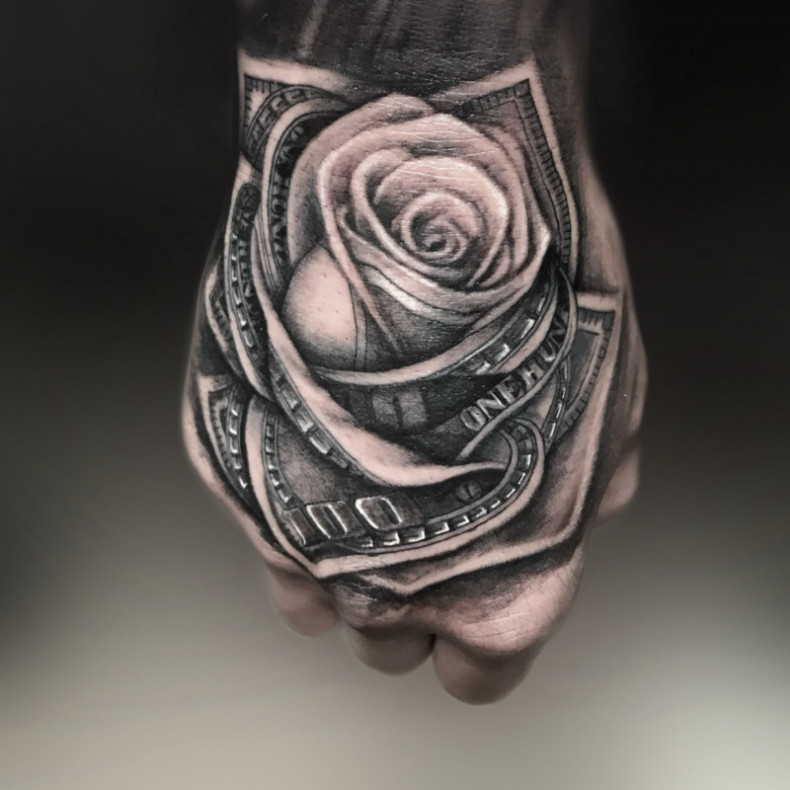 Geld Dollarzeichen hand, photo - Tattoo-Meister Barb Tattoo