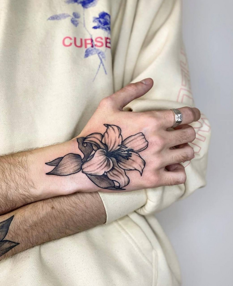 Lily hand flower, photo - Tattoo Master Barb Tattoo