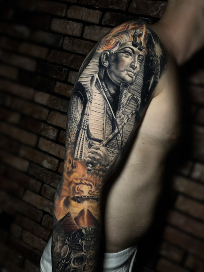 Egyptian pyramid pharaoh, photo - Tattoo Master Barb Tattoo