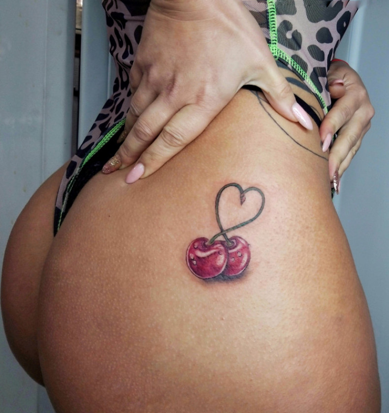 Cherry thigh butt, photo - Tattoo Master Barb Tattoo