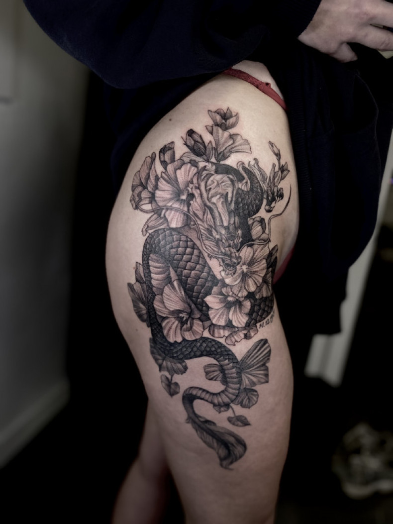 Drache Cool Oberschenkel, photo - Tattoo-Meister Barb Tattoo