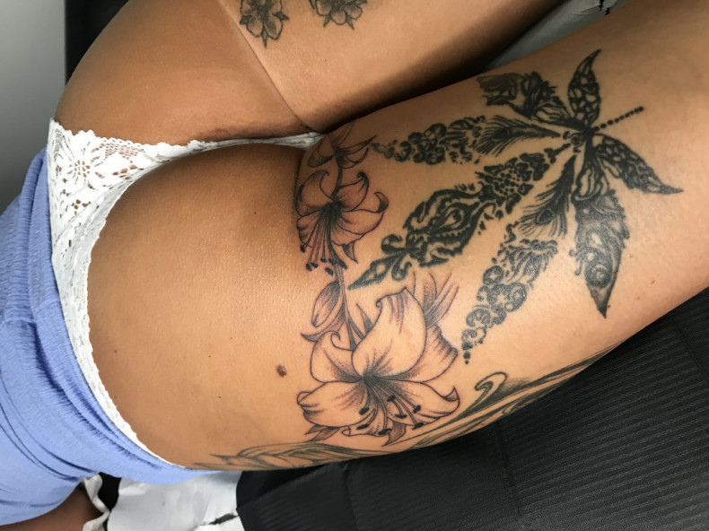 Marijuana thigh, photo - Tattoo Master Barb Tattoo