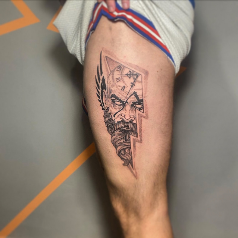 Абстракция молния на бедре, photo - Тату мастер Barb Tattoo