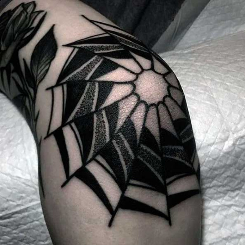 Elbow old school spider web, photo - Tattoo Master Barb Tattoo