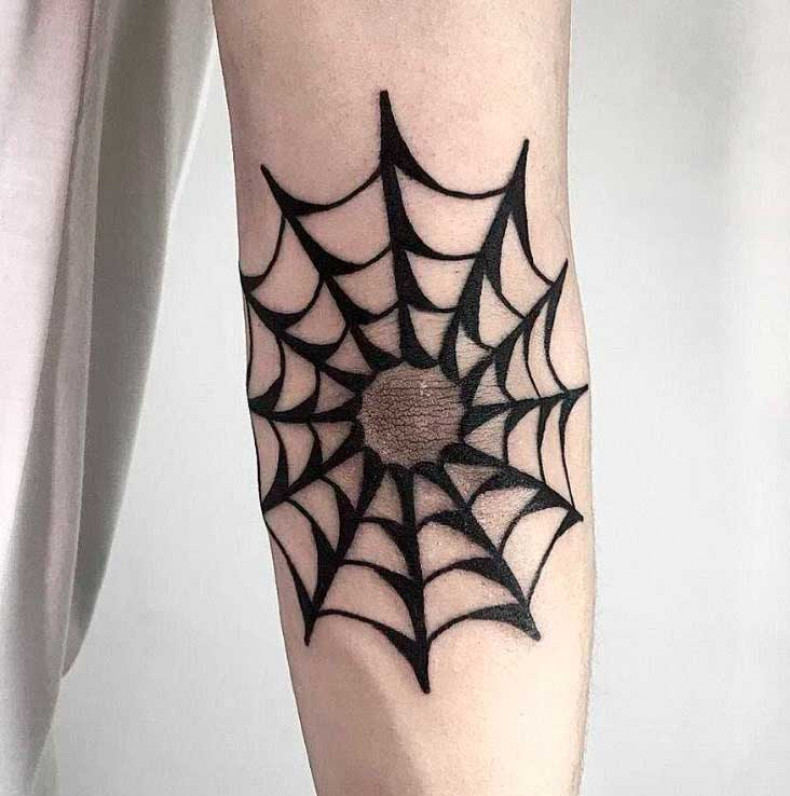 Elbow old school spider web, photo - Tattoo Master Barb Tattoo