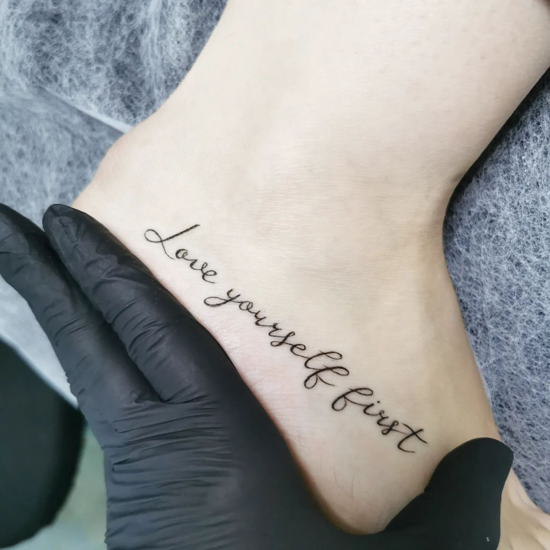 Ankle letter, photo - Tattoo Master Barb Tattoo