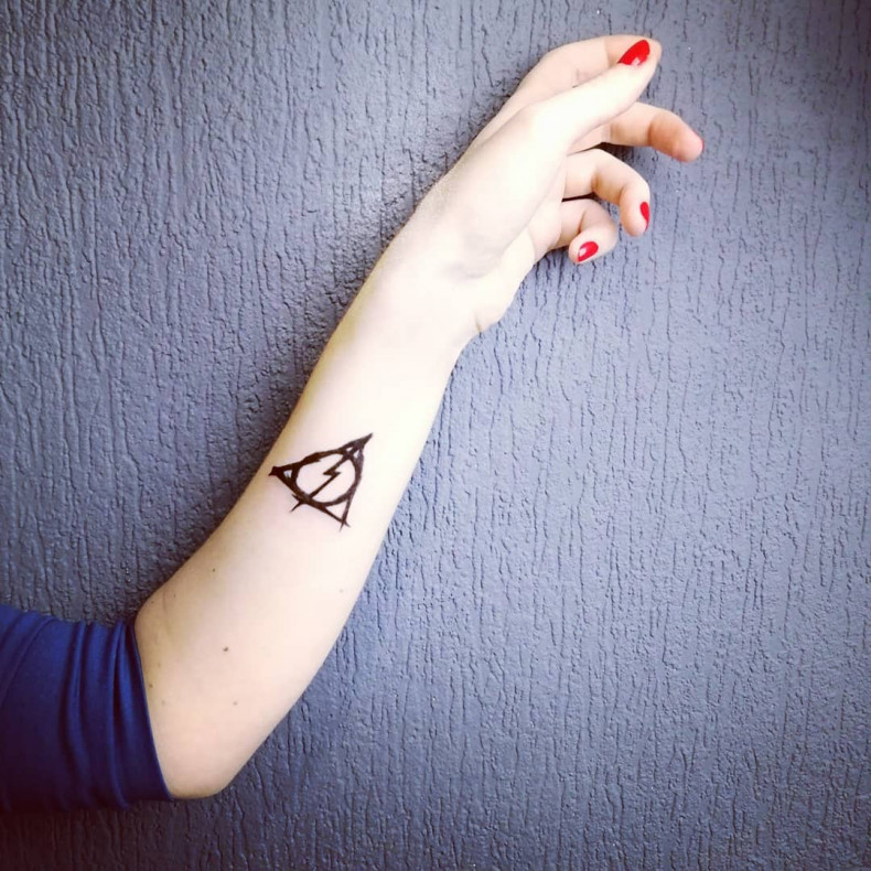 Дары смерти символ минимализм, photo - Тату мастер Barb Tattoo