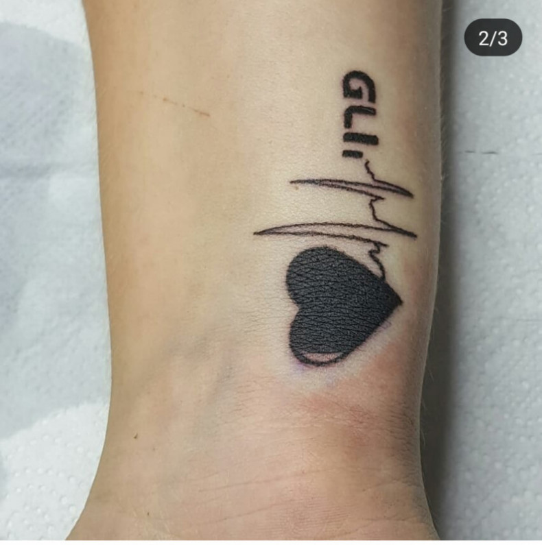 Heartbeat minimalism heart, photo - Tattoo Master Barb Tattoo