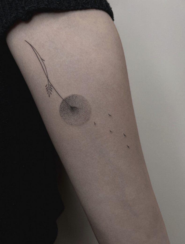 Minimalistyczny mniszek lekarski kwiat, photo - Tatuażysta Barb Tattoo