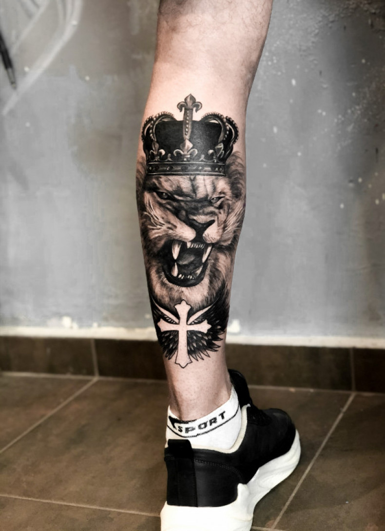 Lew na łydce, photo - Tatuażysta Barb Tattoo