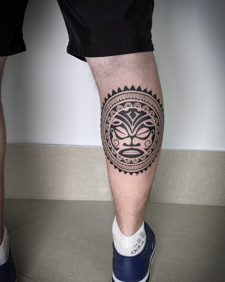 Maoryski na łydce polinezyjski, photo - Tatuażysta Barb Tattoo