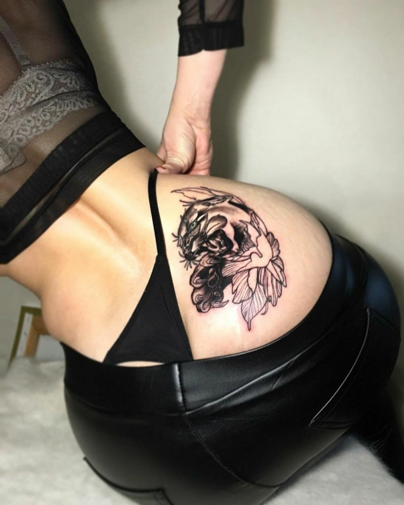 На ягодице, photo - Тату мастер Barb Tattoo