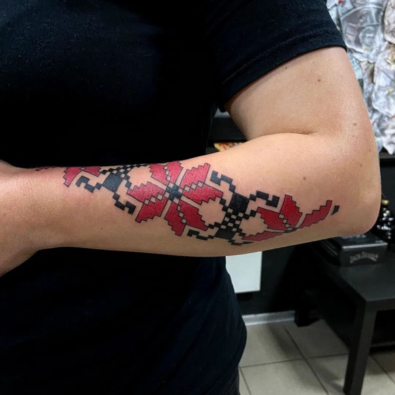 Haftowana koszula ornament Słowiański, photo - Tatuażysta Barb Tattoo