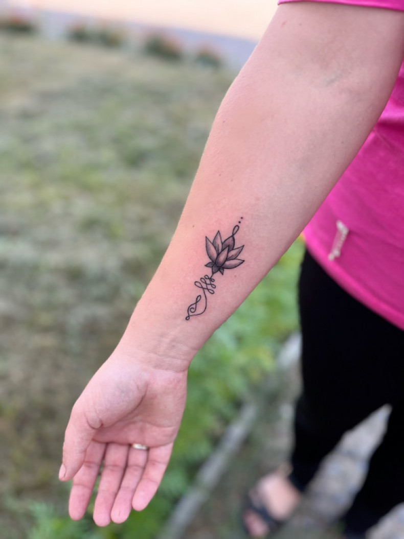 Nuda kwiat lotosu mały, photo - Tatuażysta Barb Tattoo