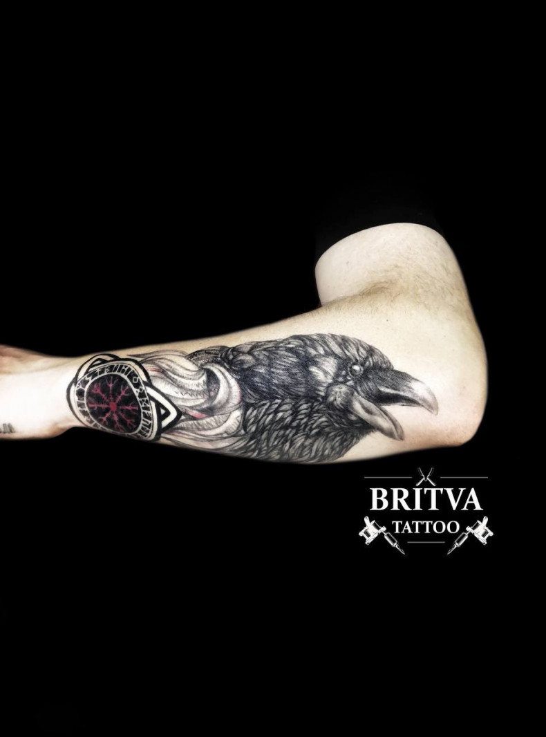 Kruk runy, photo - Tatuażysta Barb Tattoo