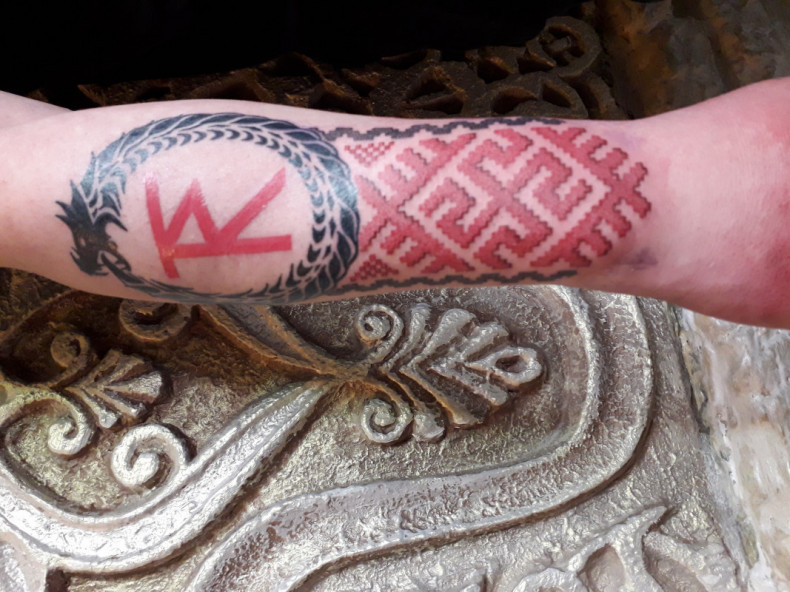 Symbol ouroboros, photo - Tattoo Master Barb Tattoo