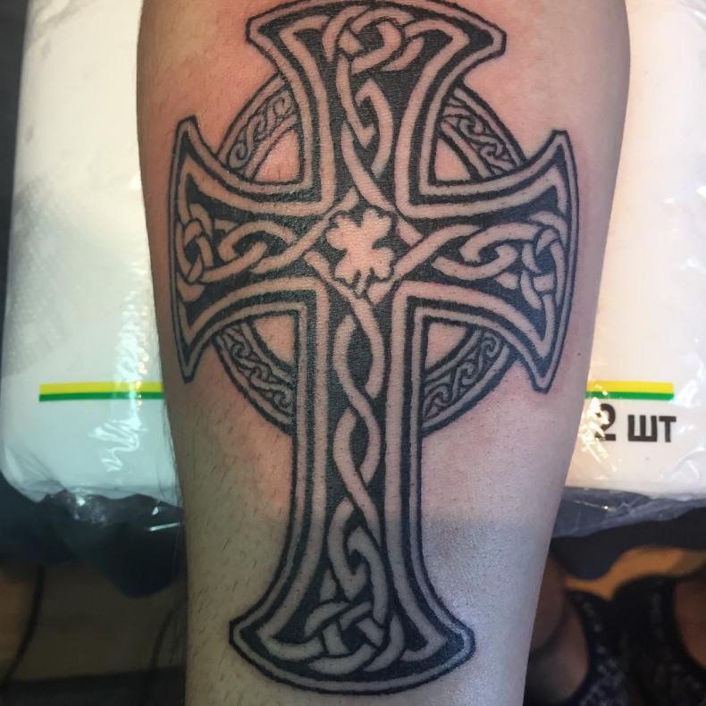 Celtic pattern cross, photo - Tattoo Master Barb Tattoo