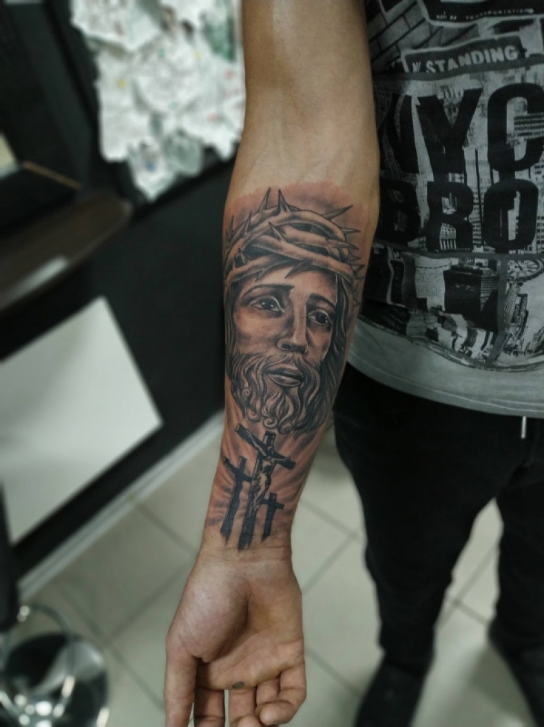 Блэк энд грей иисус крест, photo - Тату мастер Barb Tattoo