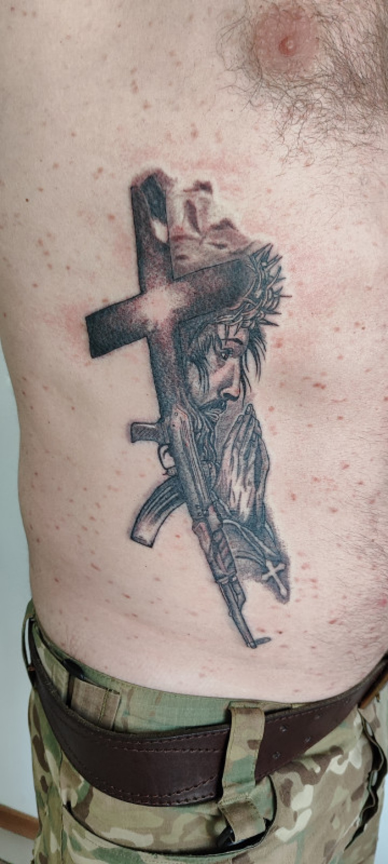 Rifle Jesus cross, photo - Tattoo Master Barb Tattoo