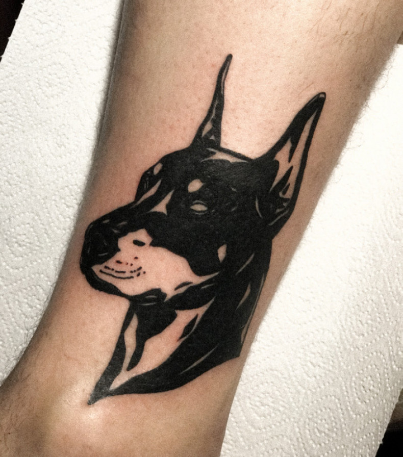 Blackwork doberman pies, photo - Tatuażysta Barb Tattoo