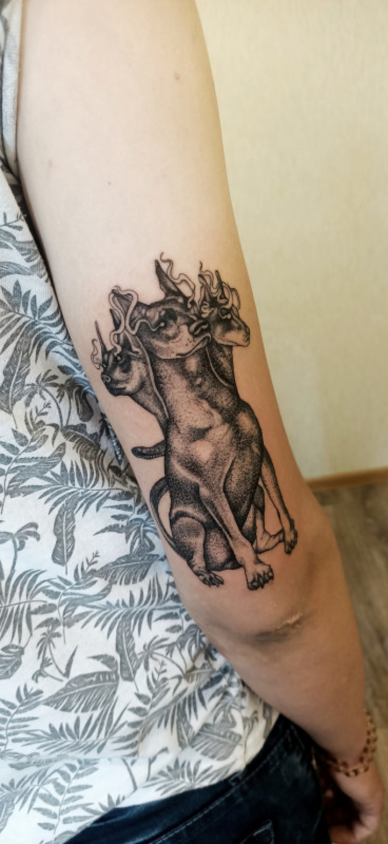 Доберман дотворк собака, photo - Тату мастер Barb Tattoo