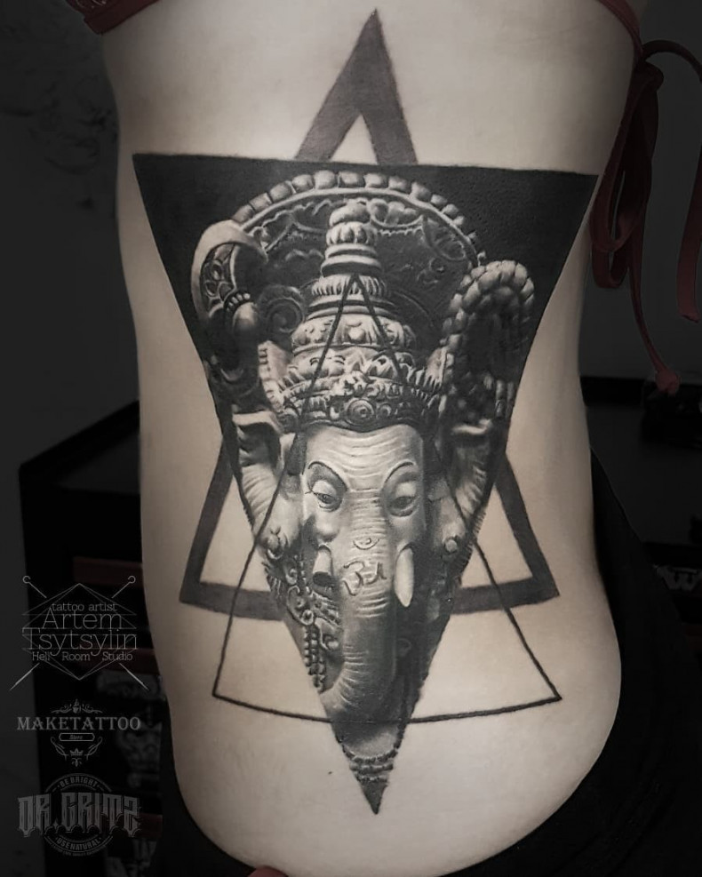 Blackwork ganesha triangle, photo - Tattoo Master Barb Tattoo