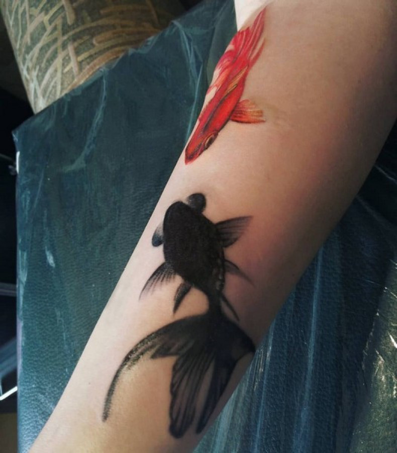 Blackwork gold fish, photo - Tattoo Master Barb Tattoo