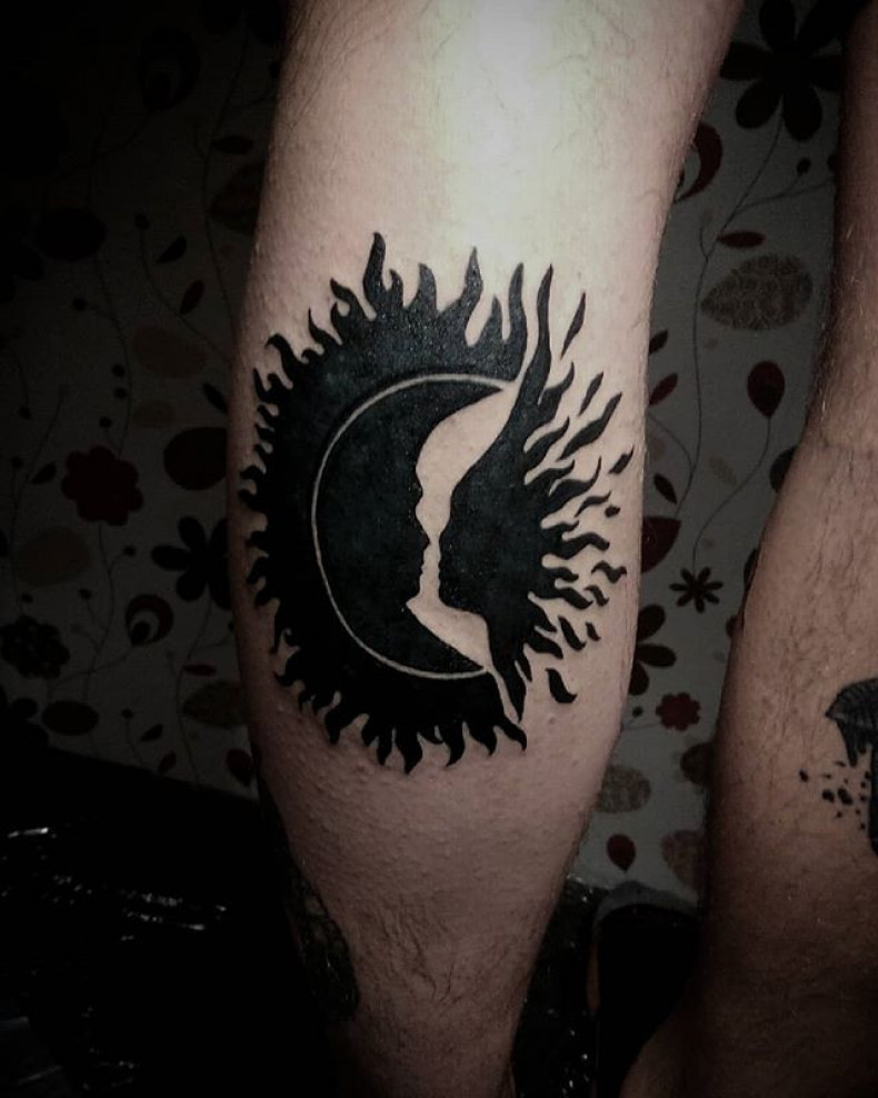 Blackwork sonne schwarze Sonne, photo - Tattoo-Meister Barb Tattoo