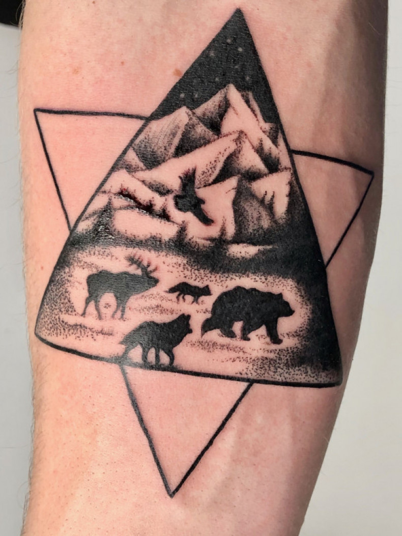 Blackwork geometryczny krajobraz, photo - Tatuażysta Barb Tattoo