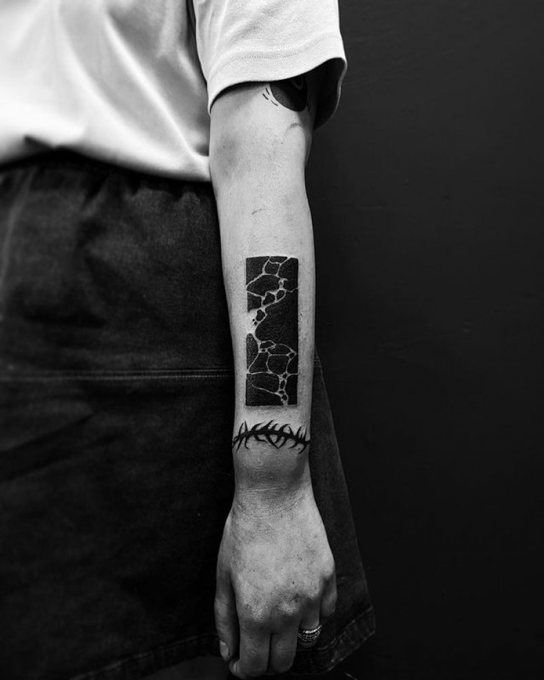 Блэкворк колючая проволока, photo - Тату мастер Barb Tattoo