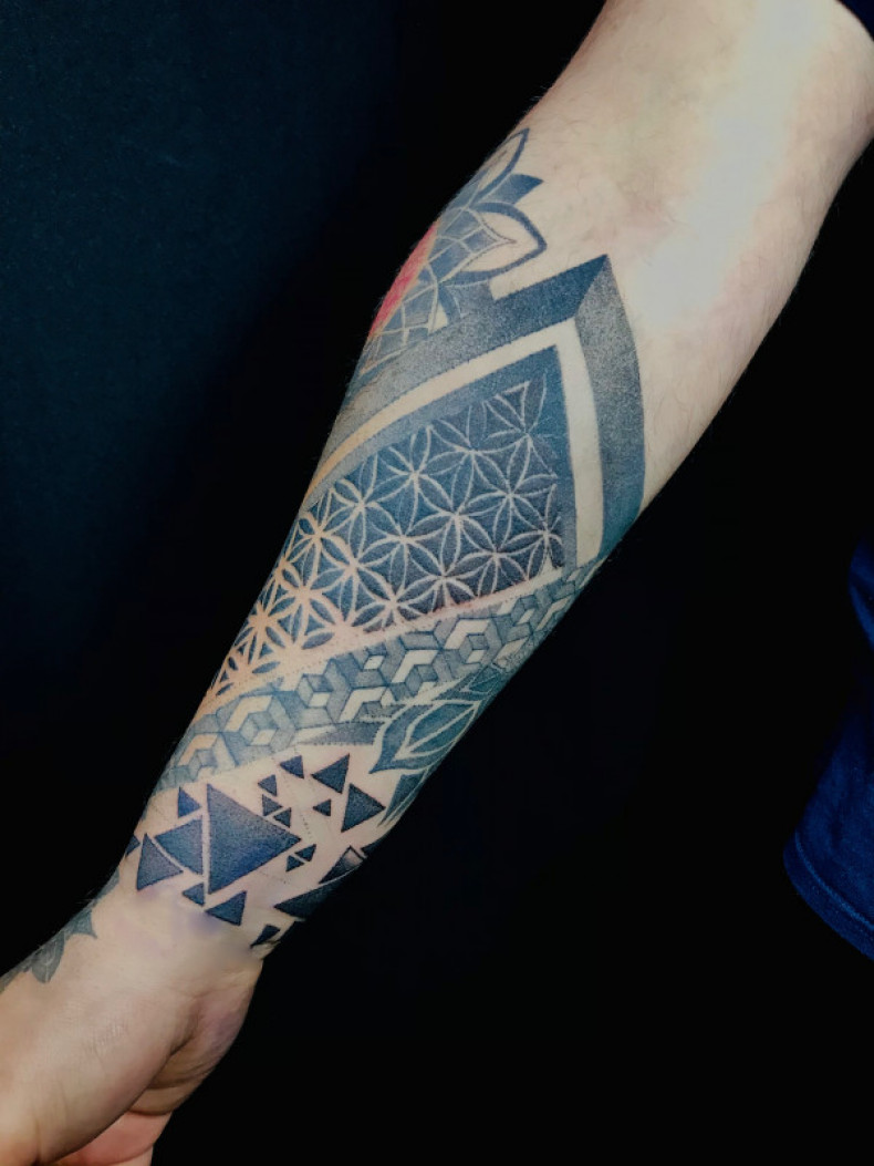 Blackwork geometryczny ozdobny, photo - Tatuażysta Barb Tattoo